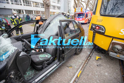 2 Verletzte bei Stadtbahnunfall mit PKW in der Nordbahnhofstraße