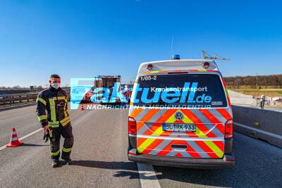 A8: Schwerer Unfall mit Motorradfahrer - Krad kracht in PKW und fliegt über den PKW 