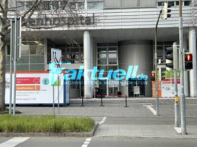 Bombenalarm aufgrund Herrenlosem Koffer am Katharinenhospital - Entschärfer vom LKA vor Ort - alles abgesperrt 