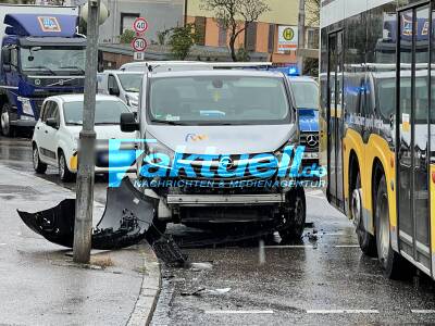 Sprinter mit  Bus kollidiert - hoher Sachschaden