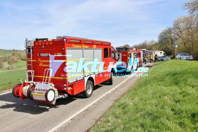 93-Jährige kracht auf Vordermann - 3 Verletzte bei schwerem Unfall - 93-jährige VW-Lenkerin bemerkt abbiegenden Vordermann zu spät und kracht auf ihn drauf
