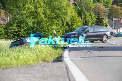 Schwerer Frontalcrash bei Nufringen: 3 Fahrzeuge landen nach Kollision auf Landstraße im Graben - mehrere teils Schwerverletzte