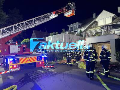 Kohlegrill entzündet Bodenplatten von Dachterasse Brand auf Dachterrasse - Feuerwehr muss Fußboden der Terrasse demontieren 