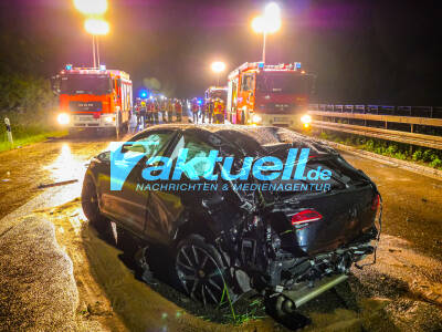 Person aus PKW geschleudert - Schwerer Unfall auf A81 - Suche nach weiterer Person mit Drohne