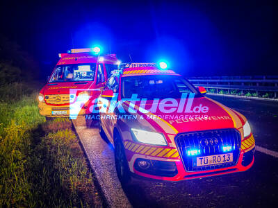 Person aus PKW geschleudert - Schwerer Unfall auf A81 - Suche nach weiterer Person mit Drohne
