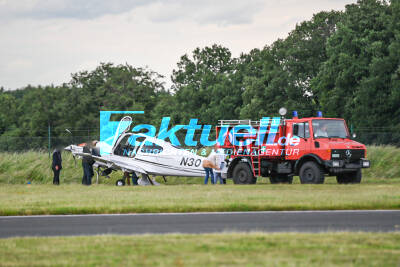 Flugplatz Marl: Bruchlandung eines Kleinflugzeugs bei starken Windböen - Pilot leicht verletzt