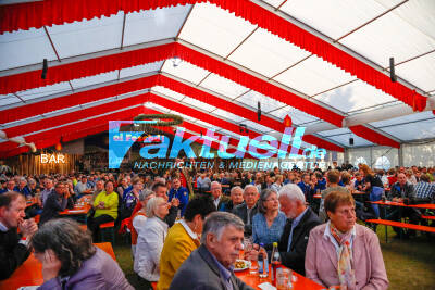 Schnittlingen on Fire Oi Dorf oi Feschd- Landrat Edgar Wolff Nicole Razavi zu Gast - Festumzug und Schauübung