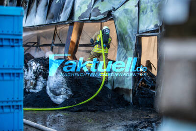 Großbrand einer Kunstofffirma fordert Großeinsatz der Feuerwehr