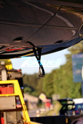 Familie stürzt mit Auto in Bachbett - Alle Insassen schwerst verletzt - 5-jähriges Kind wird reanimiert und kämpft um sein Leben - PKW fliegt über Bachlauf und kracht in Uferböschung - Zwei Hubschrauber im Einsatz 