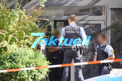 Zwei Tote Personen in City-Gebäude gefunden - beliebtes Restaurant im Erdgeschoss - Brachten sich die Männer mit Messern gegenseitig um?