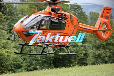 Tragisches Unglück in Schellenberger Forst: Bergwanderer fiel 50 Meter in die Tiefe und Stirb an seinen Verletzungen - Rettungseinsatz und Bergung der Person wird durch starken Nebel massiv erschwert - Rettungshubschrauber im Einsatz 