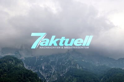 Tragisches Unglück in Schellenberger Forst: Bergwanderer fiel 50 Meter in die Tiefe und Stirb an seinen Verletzungen - Rettungseinsatz und Bergung der Person wird durch starken Nebel massiv erschwert - Rettungshubschrauber im Einsatz 