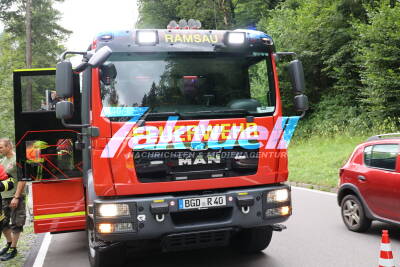 Spielten Schutzengel eine Rolle?: 17-Jährige mit Motorrad begeht Fahrfehler kommt in Gegenverkehr und stützt rund 4 Meter in Wildwasserfluss - 17 Jährige überlebt es nahezu unverletzt, klettert selbst zurück auf die Straße und wartet auf Hilfskräfte 