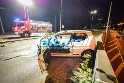 Schwerer Unfall wegen überhöhter Geschwindigkeit mit VW UP - 2 Schwerverletzte, darunter 1 Jugendlicher