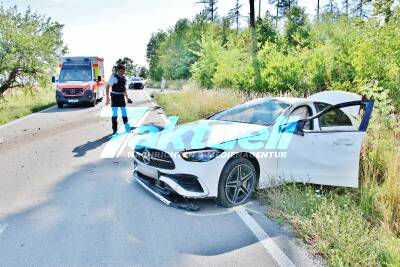 Missglückter Überholvorgang endet mit Überschlag – Familie mit Kind verletzt