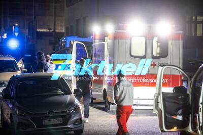 Mann auf offener Straße mit mehreren Stichen schwer verletzt - Täter offenbar flüchtig