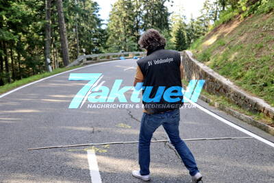 Motorradausflug endet Tödlich -  Motorradfahrer kommt in Gegenverkehr, kollidiert mit zwei Motorradfahrer aus Ahrweiler -  Bikerin hatte erst gerade ihren 40.er gefeiert und es sollte eine Geburtstagsausfahrt werden - Franzose stirbt noch am Unfallort