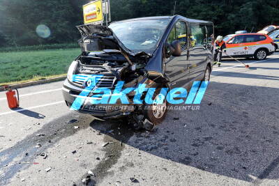 Wieder schwerer Unfall an unfallträchtige Kreuzung  - Immer wieder an selber stelle, Abbieger übersehen und von hinten gerammt - Schwerer Unfall fordert 3 Verletzte - Gerammtes Fahrzeug schleudert 28 Meter weit quer über Fahrbahn