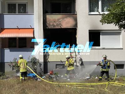 Wohhnungsbrand in Mehrparteienhaus: Schwerverletzter Bewohner mit Rettungshubschrauber in Klinik geflogen
