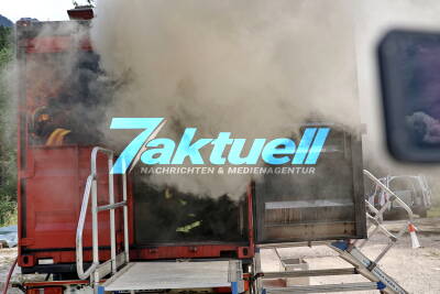  Feuer, Flamme, Rauch und Hitze, eine besondere Herausforderung! Spezialausbildung für Feuerwehrkräfte mit Mobilen Container aufs Land.