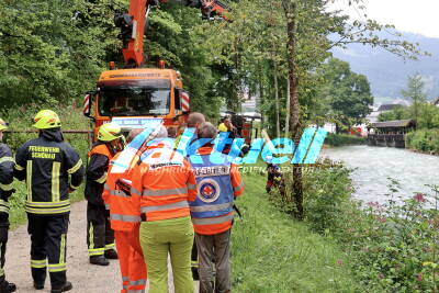 Pferde & Kutsche stürzen in Wildwasser-Fluss (on tape!) - Gespann landet Kopfüber in Königsseer Ache - 