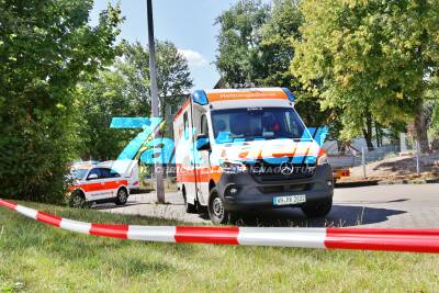 Tödlicher Gebäudebrand - Rauchmelder kann 65 jährige Bewohnerin nicht retten - Feuerwehr findet leblose Frau in Brandwohnung und muss Person reanimieren