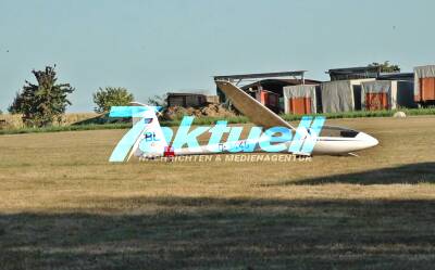 Flugzeugabsturz im Landeanflug: Segelflieger stürzt in Maisfeld - Weiche Landung rettet Pilot und Co-Pilot das Leben
