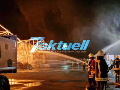 Flammeninferno - 136 Feuerwehrleute kämpfen bei Großbrand in Falkenhagen - Millionenschaden - 3000 qm-Halle eines Baustoffhandels in Flammen