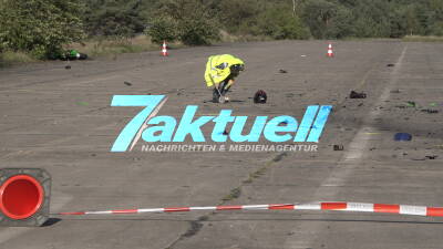 Offenbar fatale Mutprobe: Drei Tote nach Motorradunfall auf Flugplatzgelände - Horrorszenario für Einatzkräfte - Seelsorger im Einsatz