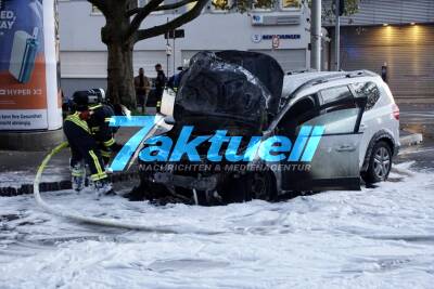 PKW gegenüber vom Gaskessel in Brand geraten