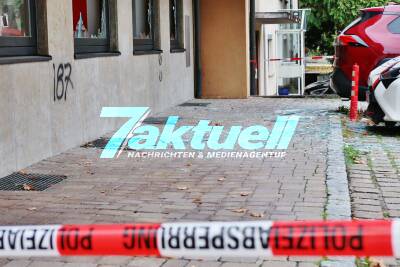 Geldautomat in Bankfiliale gesprengt - Scheiben fliegen Meter weit durch die Luft - Bankgebäude teilweise zerstört