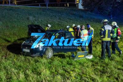 PKW kommt auf Autobahn ins Schleudern und kollidiert mit Motorradfahrer am Flughafen - Feuerwehr Stuttgart und Flughafenfeuerwehr im Einsatz