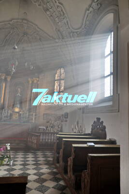 Feuerteufel geht in Kirche um: Gebets- und Gesangsbücher in Franziskanerkirche angezündet - über 100 Jahre alte Kerzen in Mitleidenschaft gezogen - Polizeichef im Fahndungsaufruf 