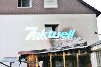 Schuppenbrand greift auf Garage und Wohnhaus über - Bewohner verletzt - 80 000€ Schaden
