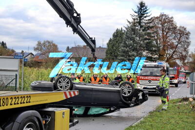 Spektakulärer Verkehrsunfall - 24-jähriger Alko-Lenker fällt mit 1,7 Promille einen Baum und überschlägt sich 