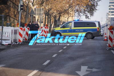 Wasserrohrbruch durch geplatzter Wasseruhr an einem Hydranten aufgrund anhaltender Minusgrade - Gefahr durch Blitzeis - Ableitug des Verkehrs