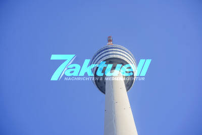 Blick vom Stuttgarter Fernsehturm am Sonntag Vormittag bei eisigen Temperaturen