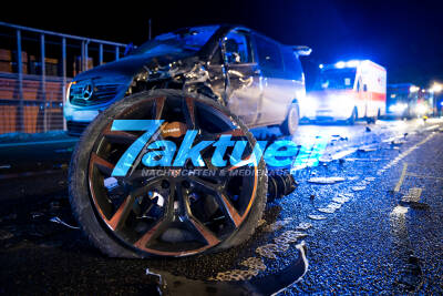 Schwerer Unfall mit 6 Verletzten - Fahrer hatte Kind im Auto und vermutlich Alkohol im Blut - Feuerwehr Dorsten im Einsatz