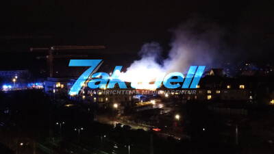Großbrand verursacht Millionenschaden - 130 Einsatzkräfte, kämpfen gegen Flammen - Norma Supermarkt in Hohen Neuendorf steht in Flammen - Polizei muss Wohngebäude evakuieren - Großeinsatz von Feuerwehren