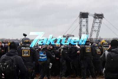 Klima-Aktivisten stürmen Tagebau in Lützerath - aktuell schwere Ausschreitungen und Scharmützel mit der Polizei
