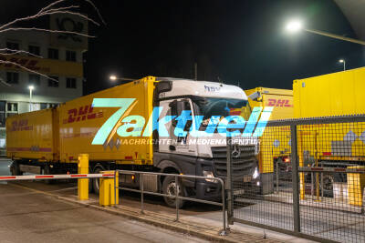 Verdi weitet DHL/Post Warnstreiks im Südwesten aus: Aufnahmen und verdi O-Ton aus dem Verteilungszentrum Köngen (21.1.2022)