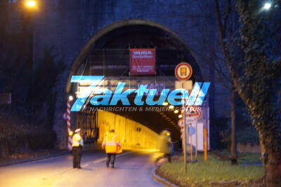 Lastwagen rammt Stütze der Höhenkontrolle - Wagenburgtunnel bis Dienstag in beide Richtungen gesperrt
