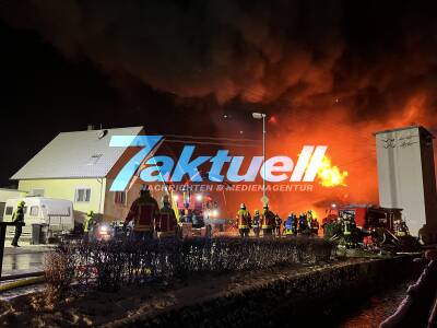 Tank mit 50.000 Liter Hydrauliköl geht in Flammen auf und mehrere Explosionen - der Schaden bei einem Brand in Allmendingen  wird auf 200 Millionen EUR geschätzt 