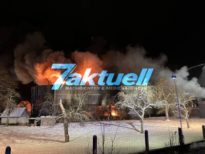 Tank mit 50.000 Liter Hydrauliköl geht in Flammen auf und mehrere Explosionen - der Schaden bei einem Brand in Allmendingen  wird auf 200 Millionen EUR geschätzt 