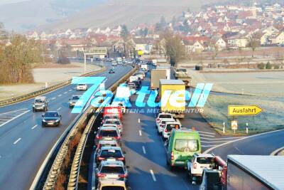 Mehrfache Kettenreaktion - 6 Fahrzeuge an Unfall beteiligt - Stauchaos im Berufsverkehr - Mind. 10 km Stau Richtung Stuttgart
