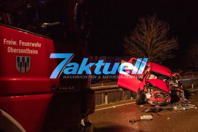 Tödl. Horrocrash: PKW nur noch Blechknäuel nach Frontalcrash - 2 Fahrzeuge komplett zerfetzt - 1 Todesopfer und 1 Schwerverletzter