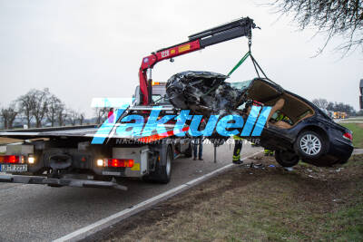 BMW 7er kracht mit Linienbus zusammen – Fahrer wird nur leicht verletzt