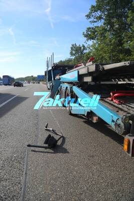 Feuerwehrfahrzeug wird auf Autobahn 8 in Unfall verwickelt