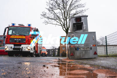 Panzerblitzer angezündet - Brandstifter scheitert kläglich - Anwohner sieht den Blitzer in Flammen und ruft die Feuerwehr