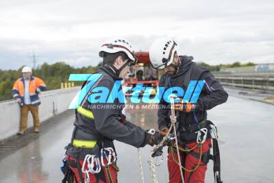 Neu gegründete Höhenrettungsgruppe der Feuerwehr Neuhausen übt an Sulzbachtalbrücke in großer Höhe